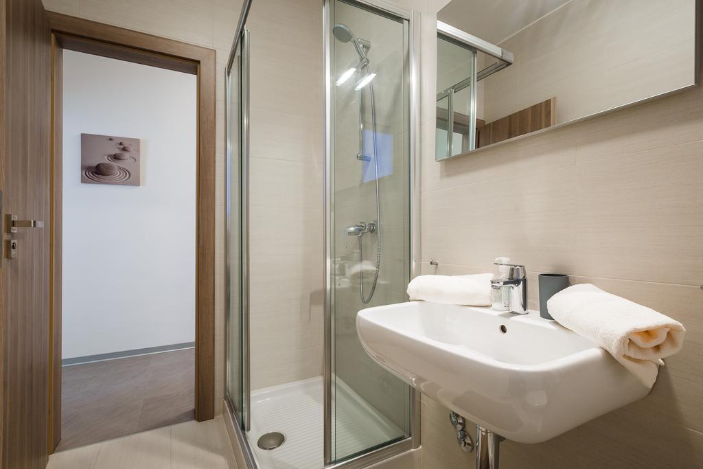 Ivni Apartmani Novigrad Istria Værelse billede